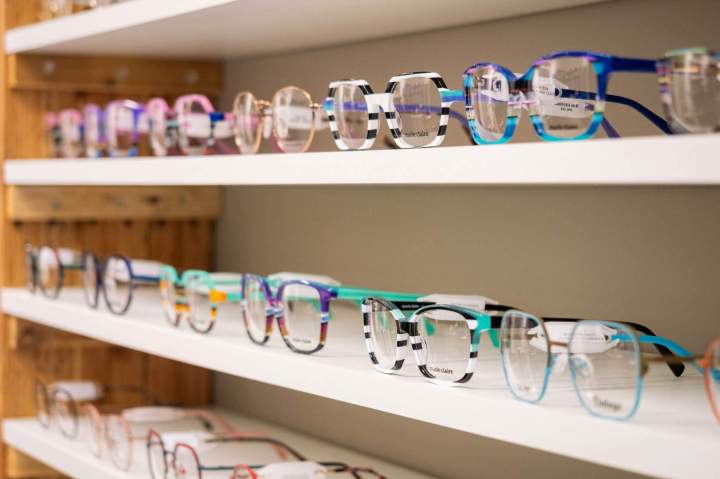 Nous avons les lunettes de vue dont vous avez besoin.