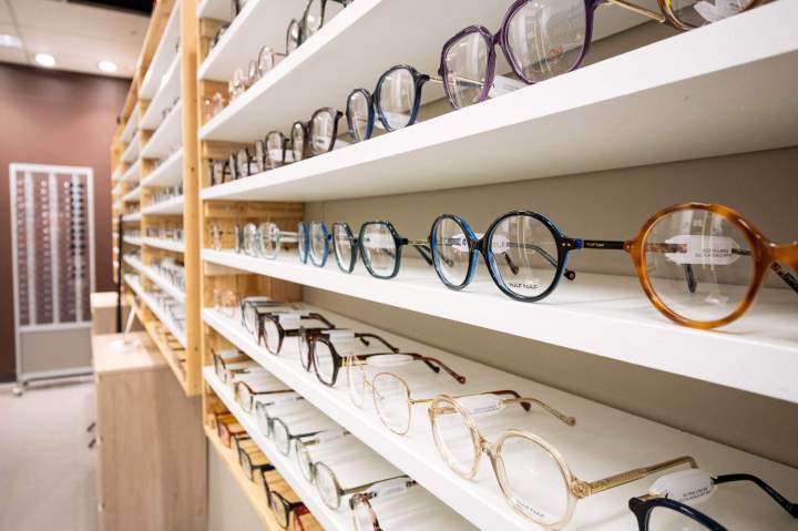 Nous fournissons des verres correcteurs et progressifs.